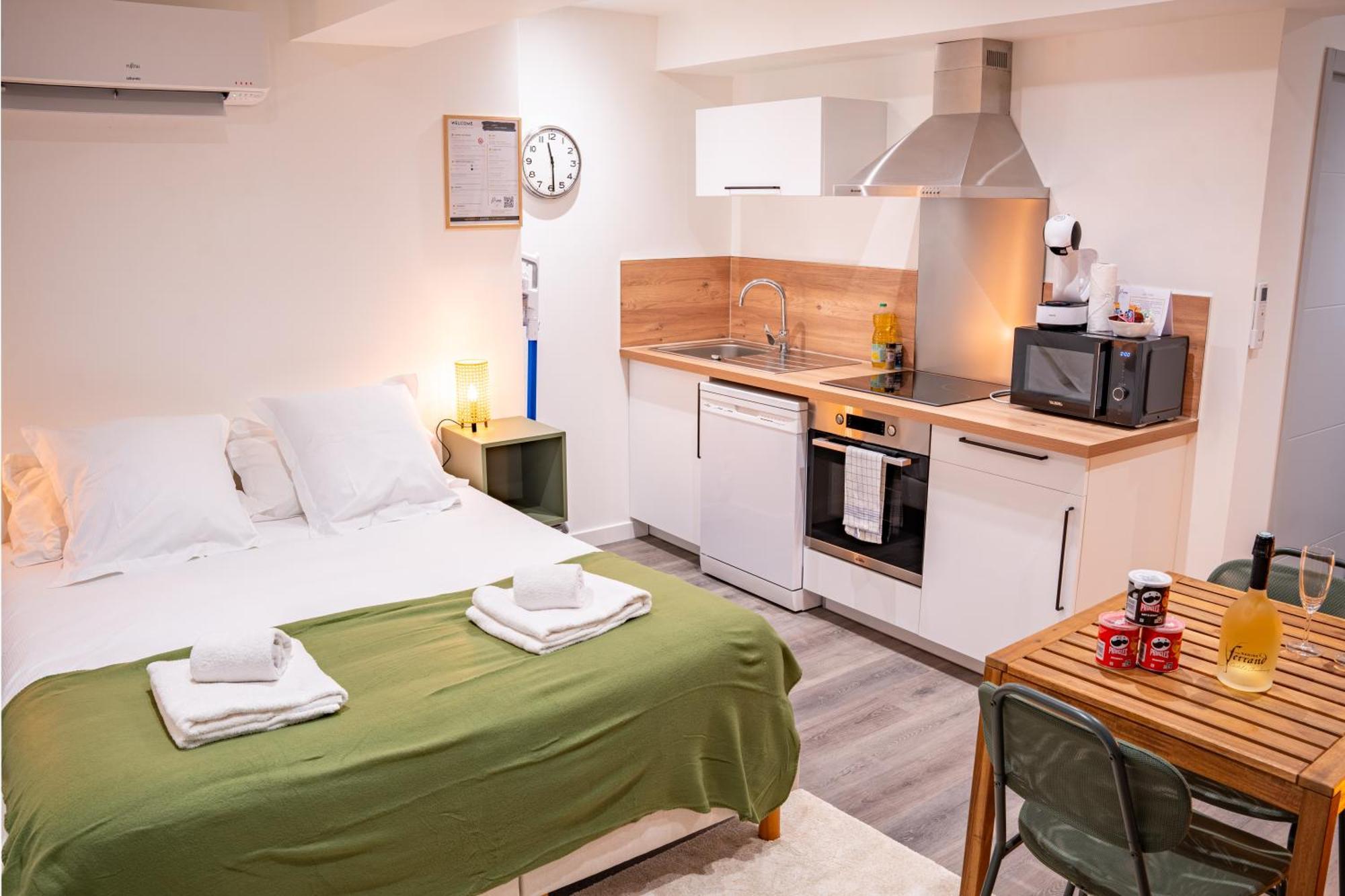 Nuit Defendue - Jacuzzi - Sauna - By Primo C0Nciergerie Tournus Room photo